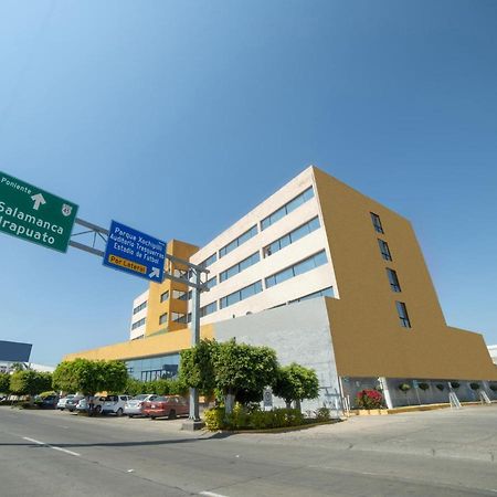 Capital O Hotel Casa Real Celaya Селая Экстерьер фото