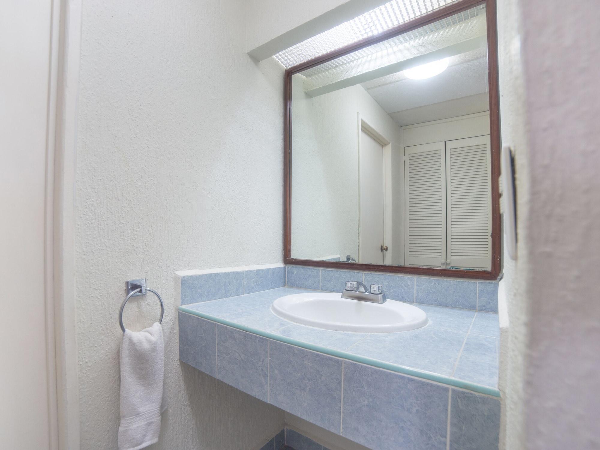 Capital O Hotel Casa Real Celaya Селая Экстерьер фото