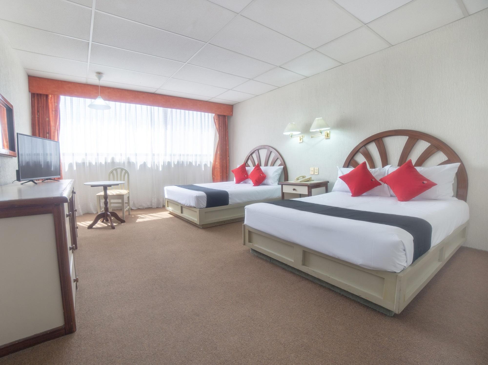 Capital O Hotel Casa Real Celaya Селая Экстерьер фото