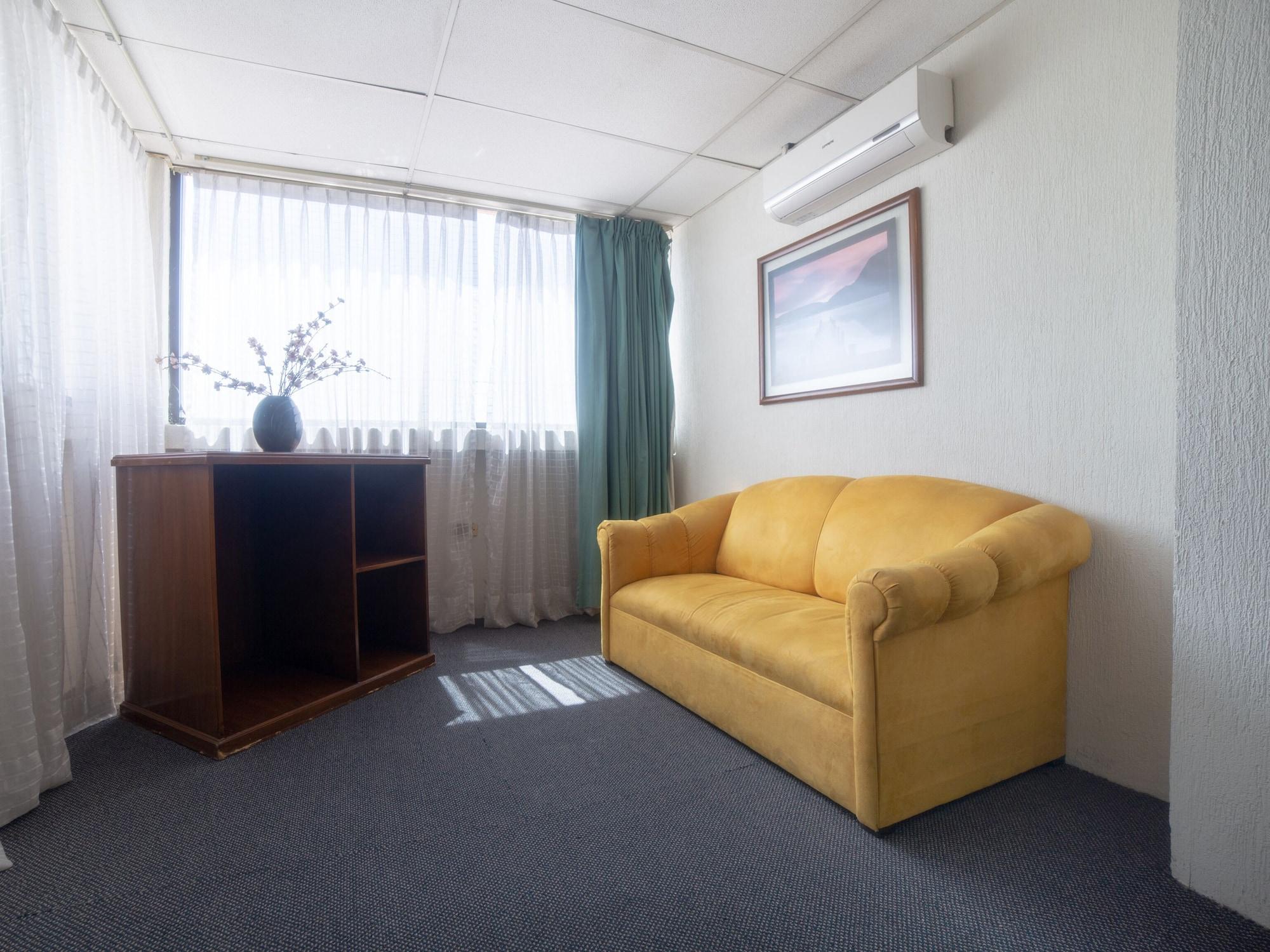 Capital O Hotel Casa Real Celaya Селая Экстерьер фото