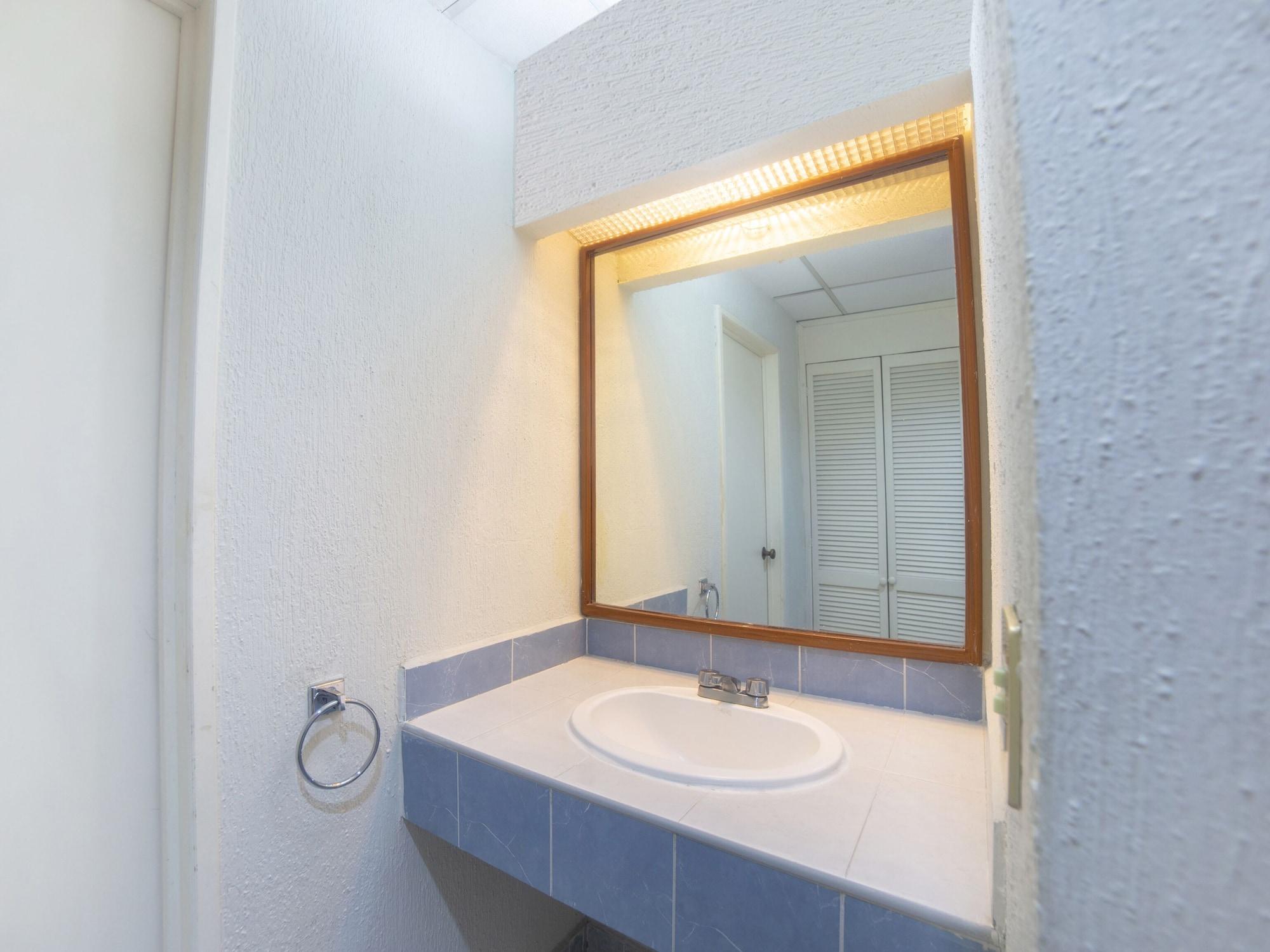 Capital O Hotel Casa Real Celaya Селая Экстерьер фото