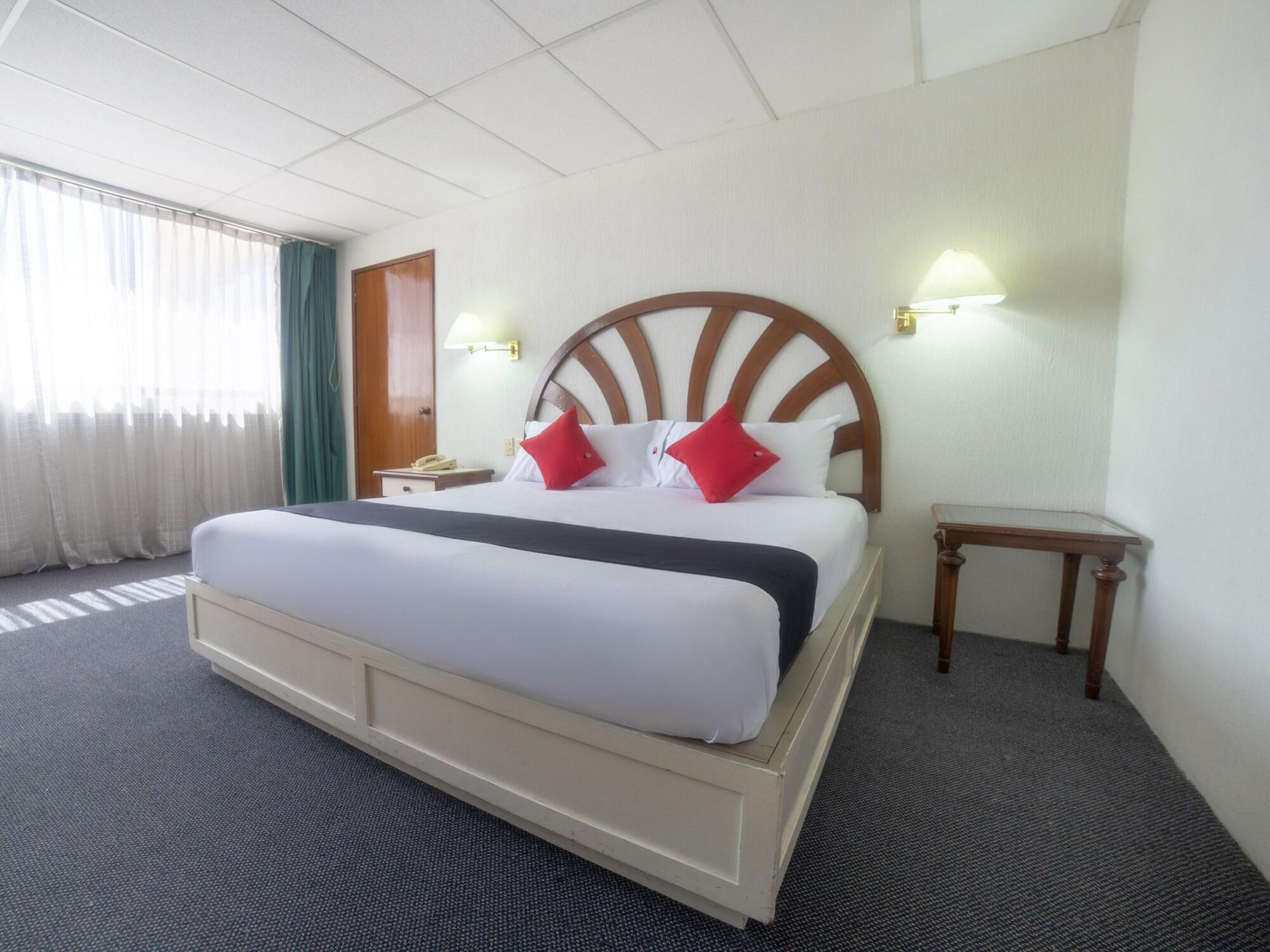 Capital O Hotel Casa Real Celaya Селая Экстерьер фото