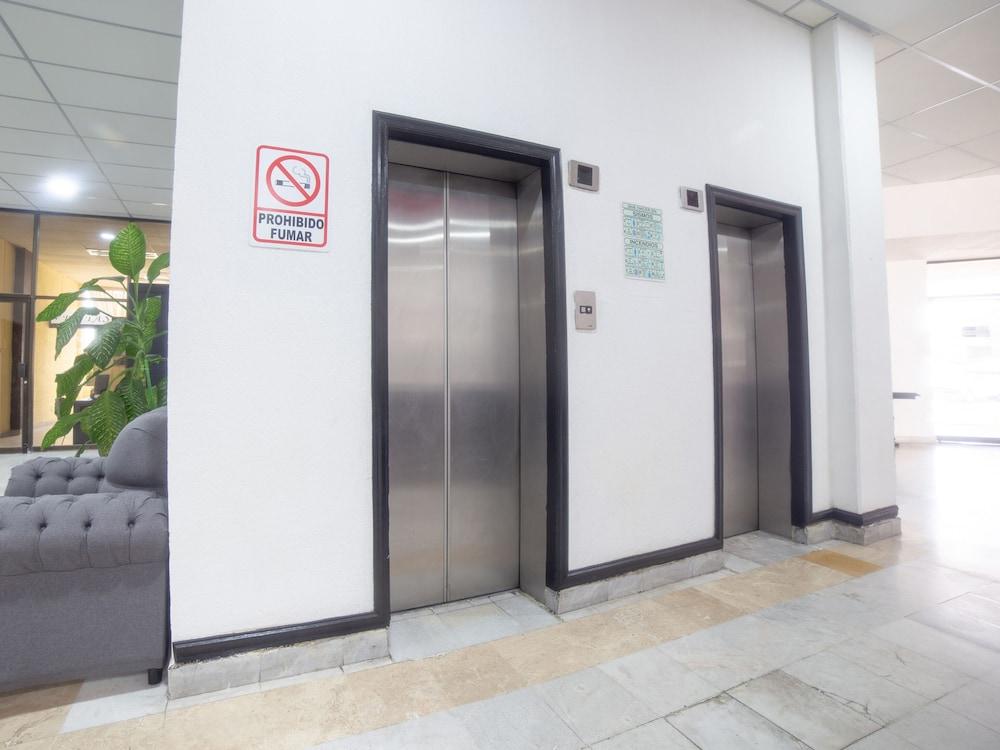 Capital O Hotel Casa Real Celaya Селая Экстерьер фото