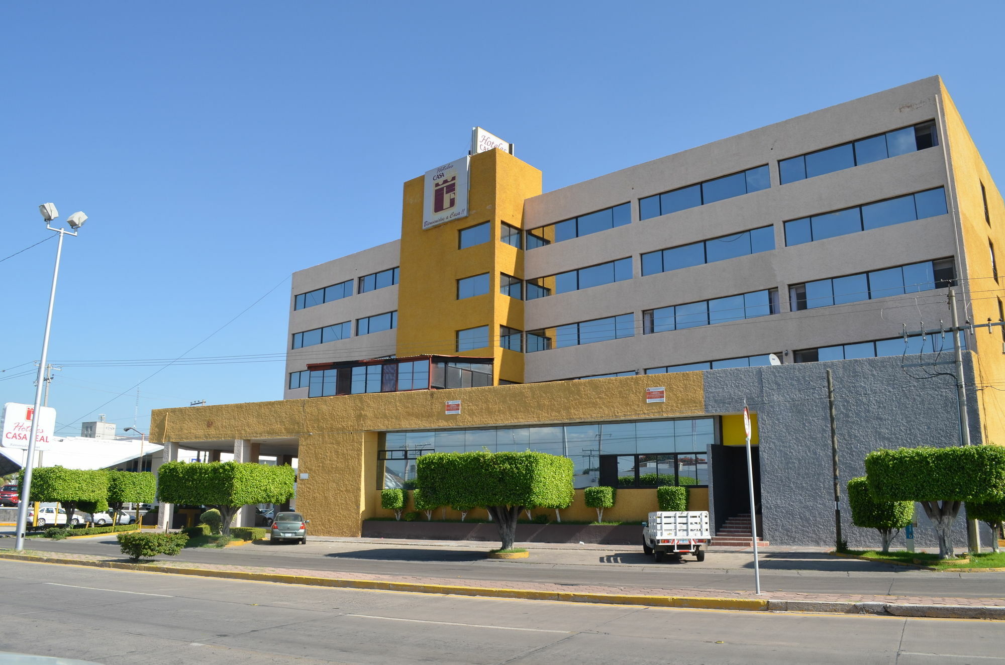 Capital O Hotel Casa Real Celaya Селая Экстерьер фото