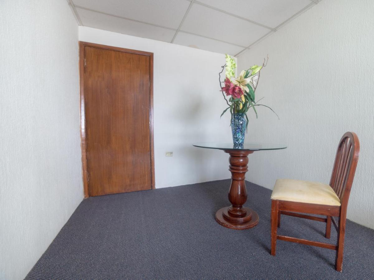 Capital O Hotel Casa Real Celaya Селая Экстерьер фото